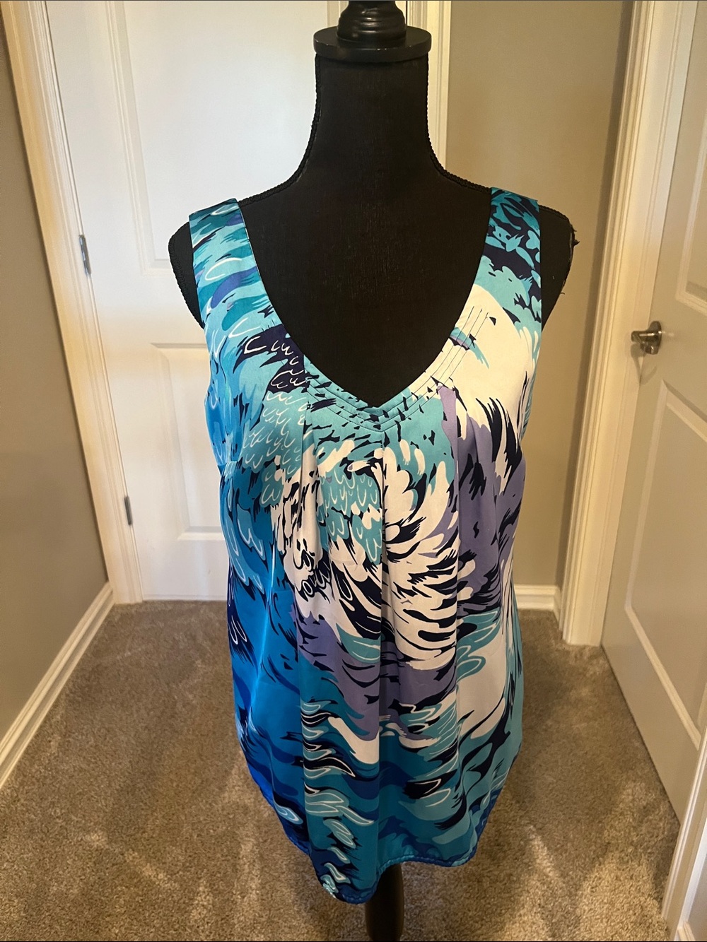 Nicole by Nicole Miller Blue Teal White Abstract V-Neck Tank